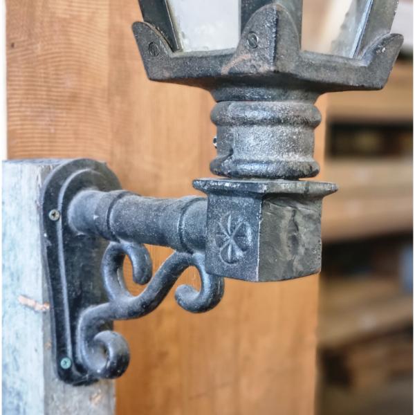 Cast Iron Wall Mounted Light H194 (2)