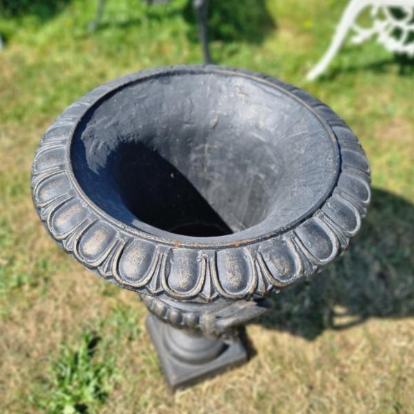 Urn With Handles Cast Iron Black D6572 (2)