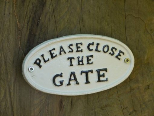 Please close the gate - white - cast iron