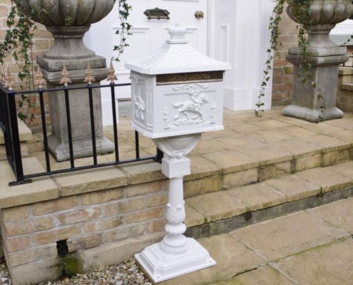 Post box - Pole - White