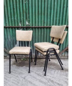 Chairs - Stackable - White - 7x available - 1a