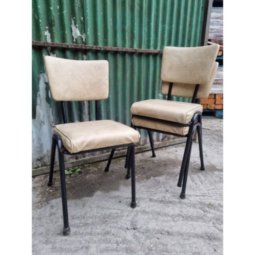 Chairs - Stackable - White - 7x available - 1b