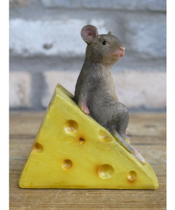 Mouse Sat On Cheese D10066