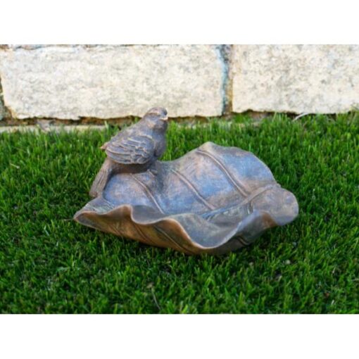 Bird on leaf feeder D9460(3)