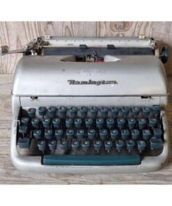 1950's Remington Quiet Riter Typewriter KAS1037 (1)