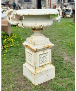 Urn Large Handles and Pedestal CH R 102 W (1)