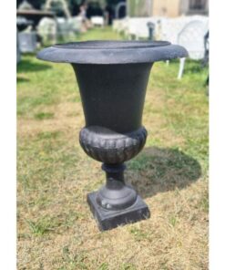 Urn Cast Iron White CH R 039B B (1)