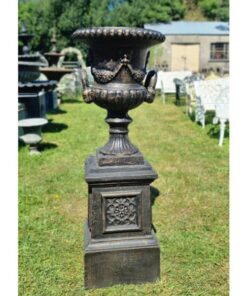 Urn on Pedestal CH R 312 B (1)