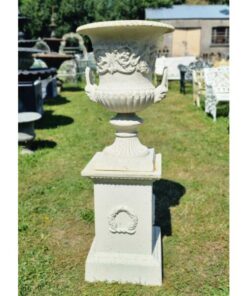 Urn on Pedestal White CH R 335C W (1)