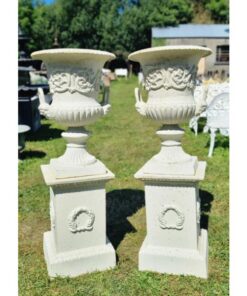 Urn on Pedestal White CH R 335C W (7)